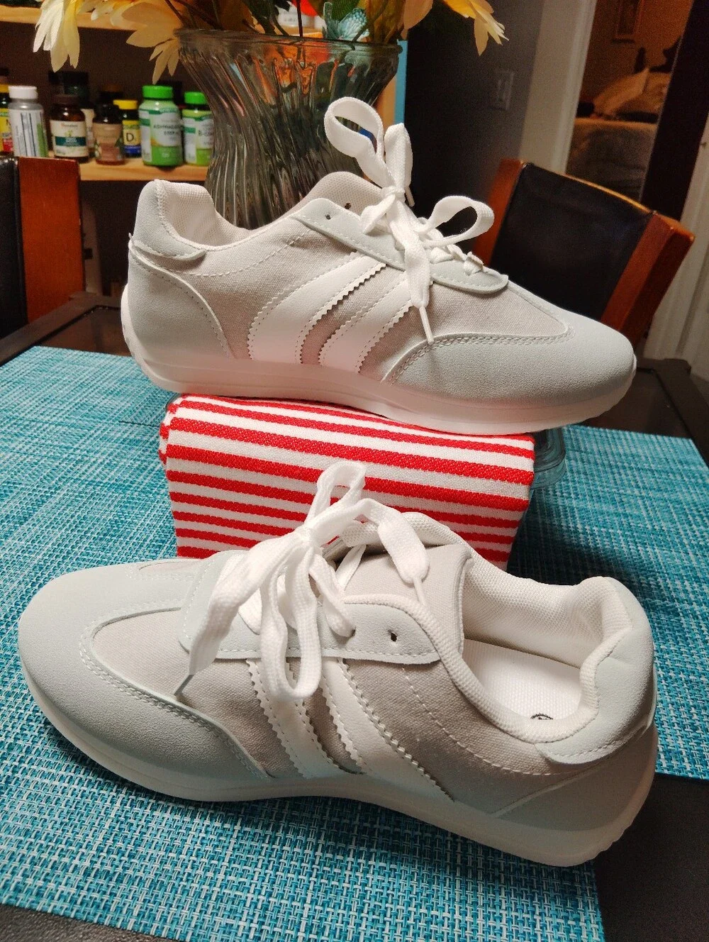 RETRO CASUAL SNEAKERS IN GRAY AND White COLOR 🤍🩶